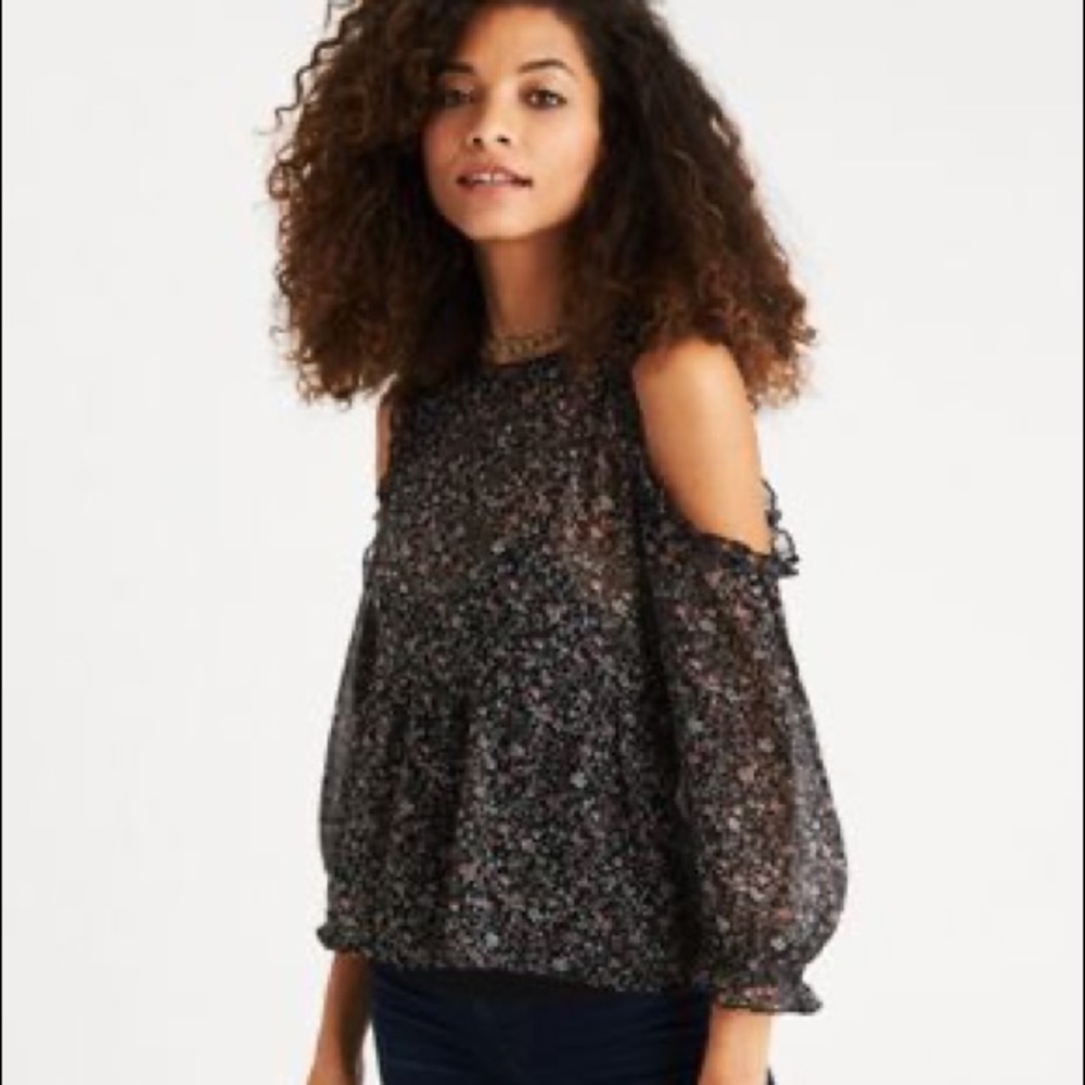 American Eagle cold shoulder floral top